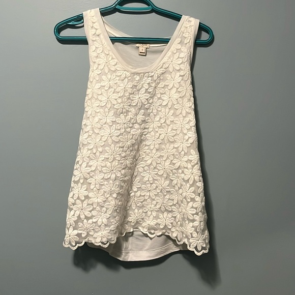 White flower tank top - Picture 1 of 3